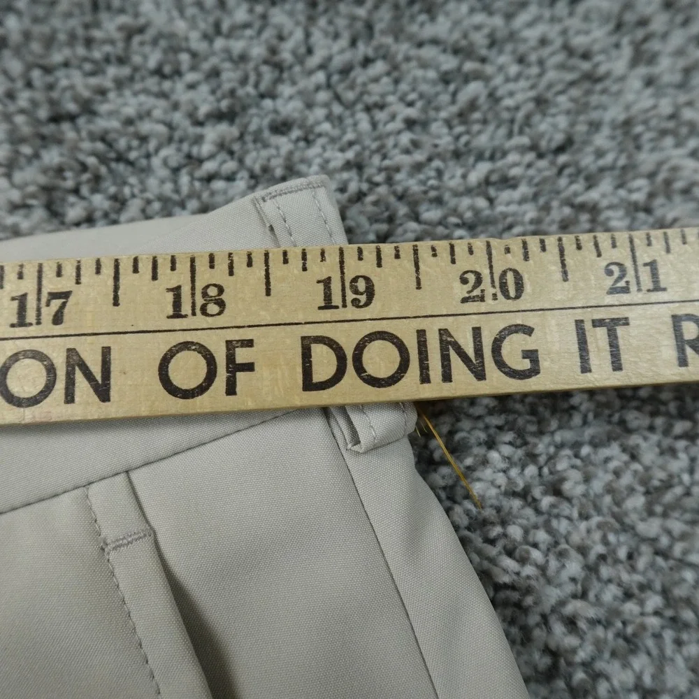 NEW Roundtree Yorke Shorts Mens 38 Beige Chino Flat Front Performance Stretch